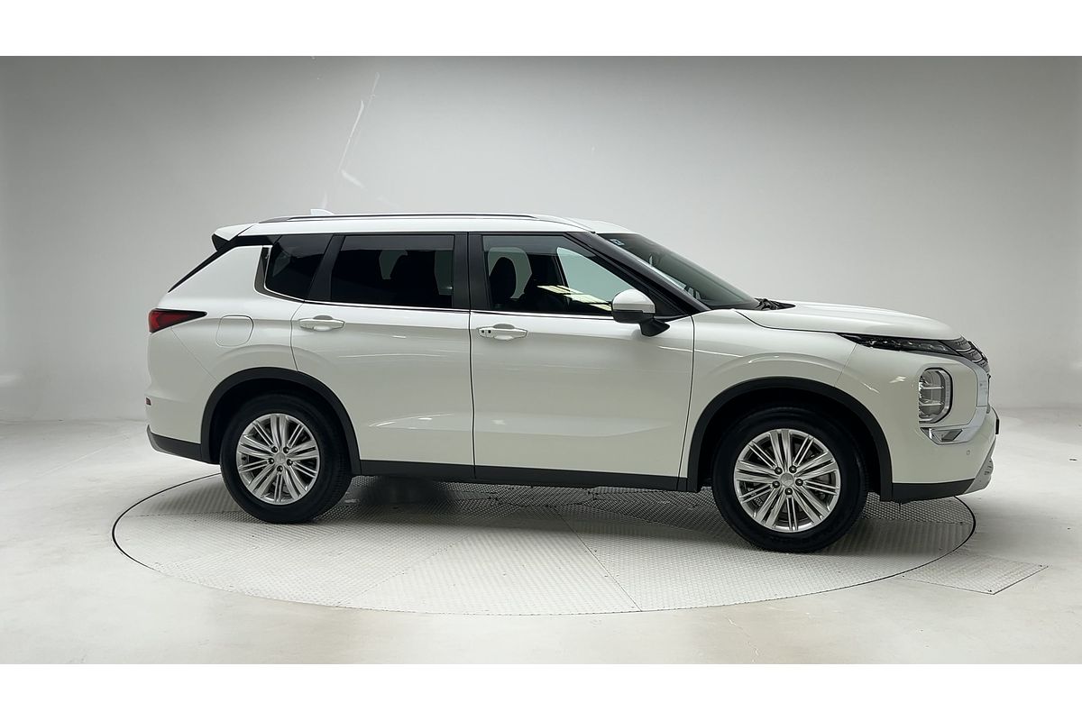 2024 Mitsubishi Outlander LS ZM