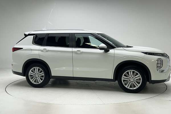 2024 Mitsubishi Outlander LS ZM