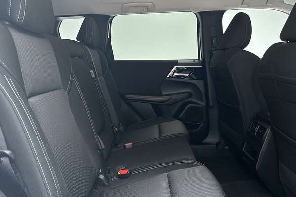 2024 Mitsubishi Outlander LS ZM