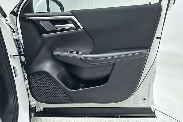 2024 Mitsubishi Outlander LS ZM