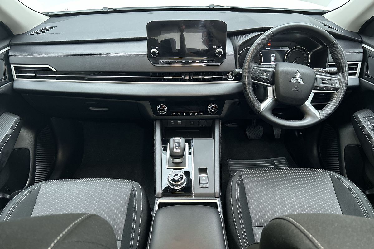 2024 Mitsubishi Outlander LS ZM