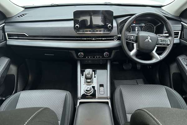 2024 Mitsubishi Outlander LS ZM