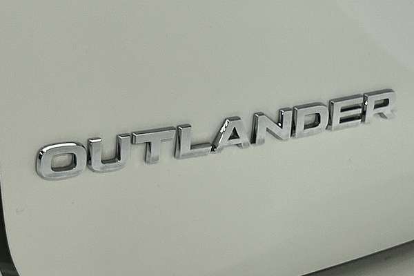 2024 Mitsubishi Outlander LS ZM