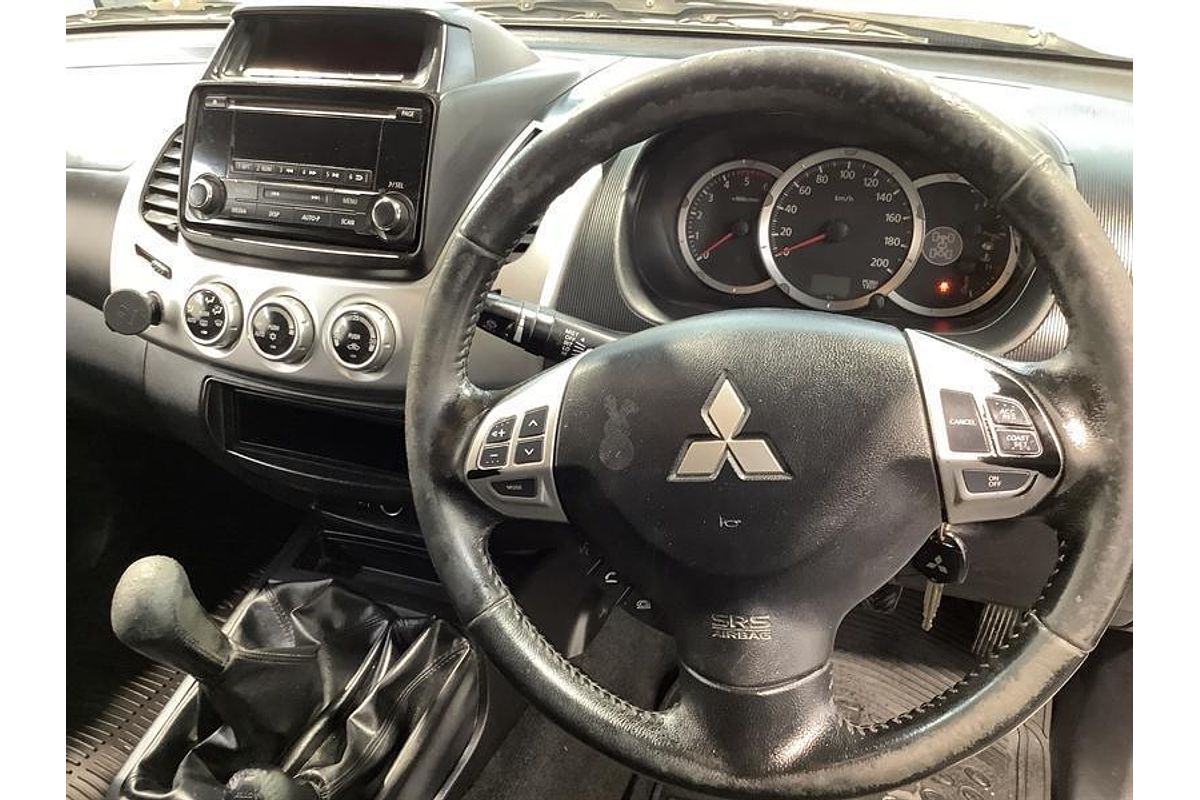 2013 Mitsubishi Triton GLX-R MN 4X4