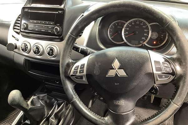 2013 Mitsubishi Triton GLX-R MN 4X4