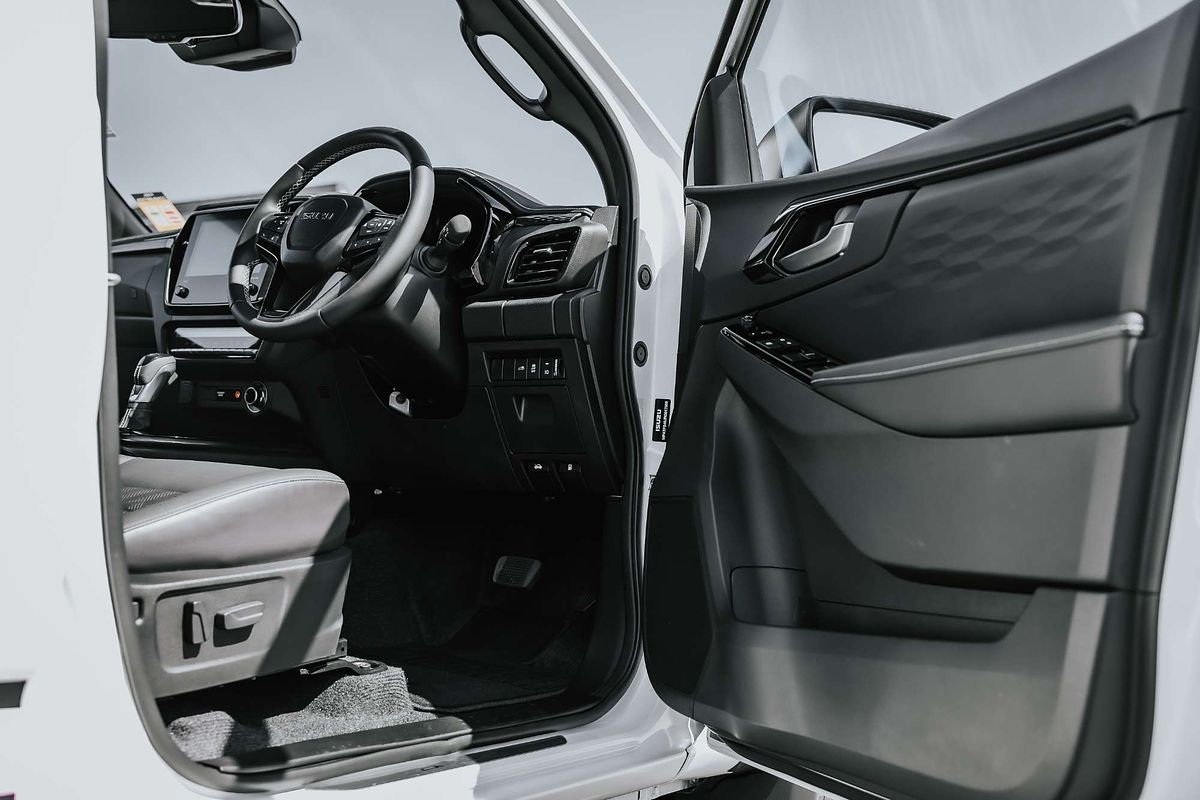 2025 Isuzu D-MAX BLADE  4X4