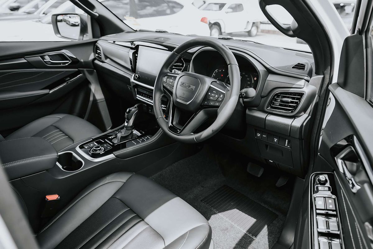 2025 Isuzu MU-X LS-T