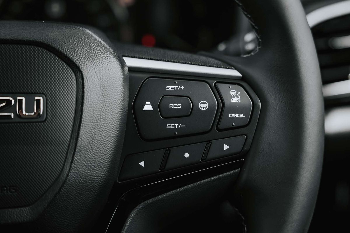 2025 Isuzu MU-X LS-T