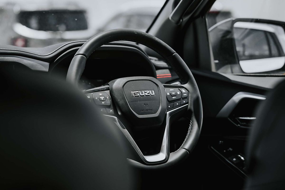 2025 Isuzu MU-X X-TERRAIN