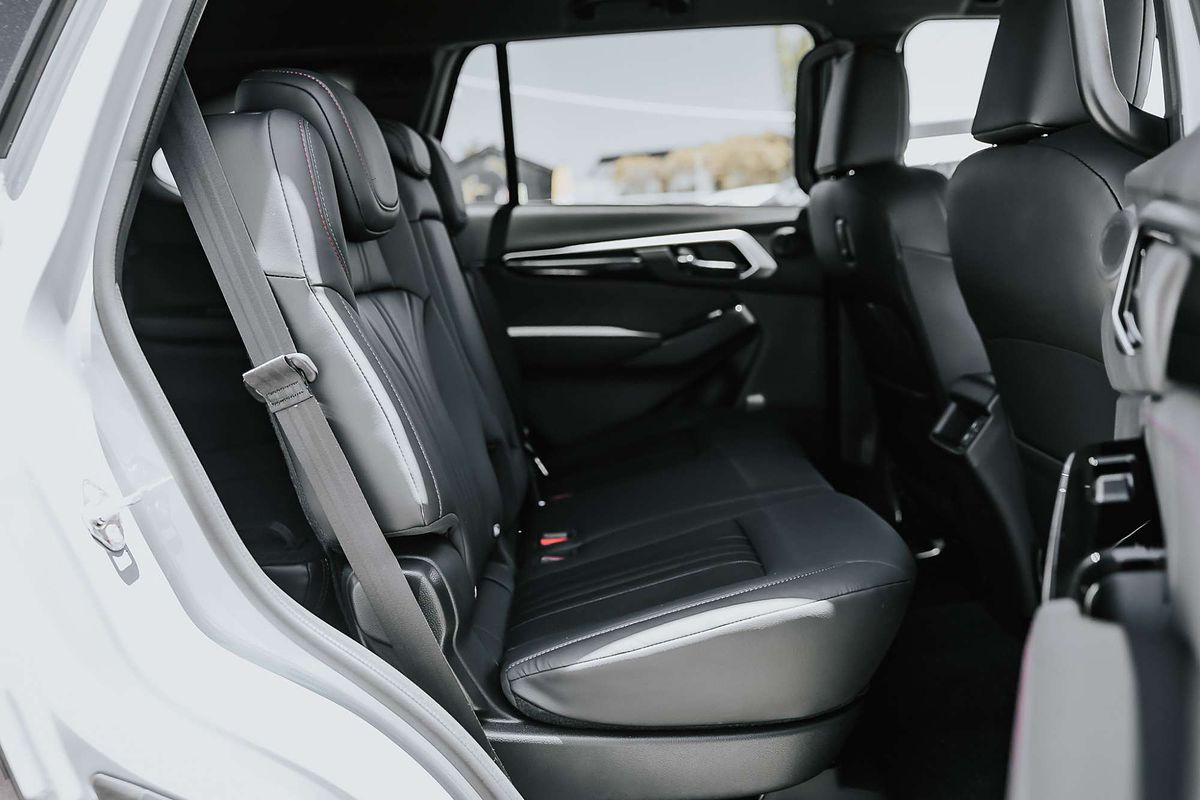 2025 Isuzu MU-X X-TERRAIN