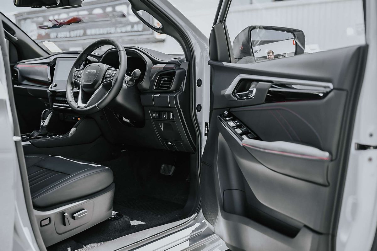 2025 Isuzu MU-X X-TERRAIN