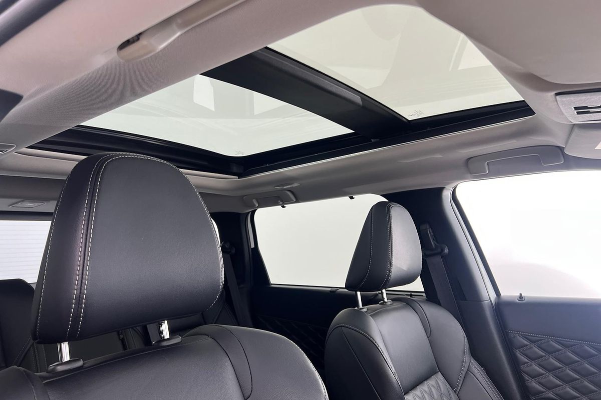 2024 Mitsubishi Outlander OUTLANDER EXCEED 7 SEAT (AWD) ZM4E46