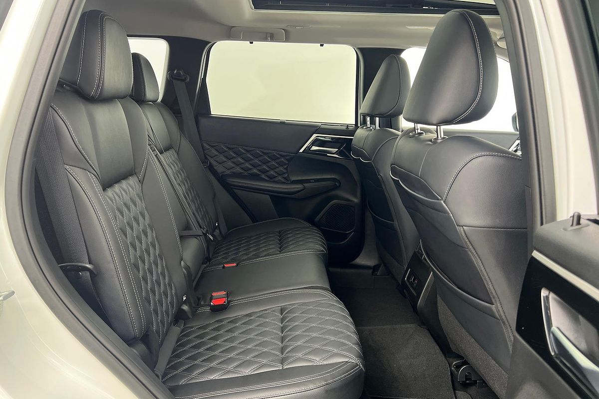 2024 Mitsubishi Outlander OUTLANDER EXCEED 7 SEAT (AWD) ZM4E46