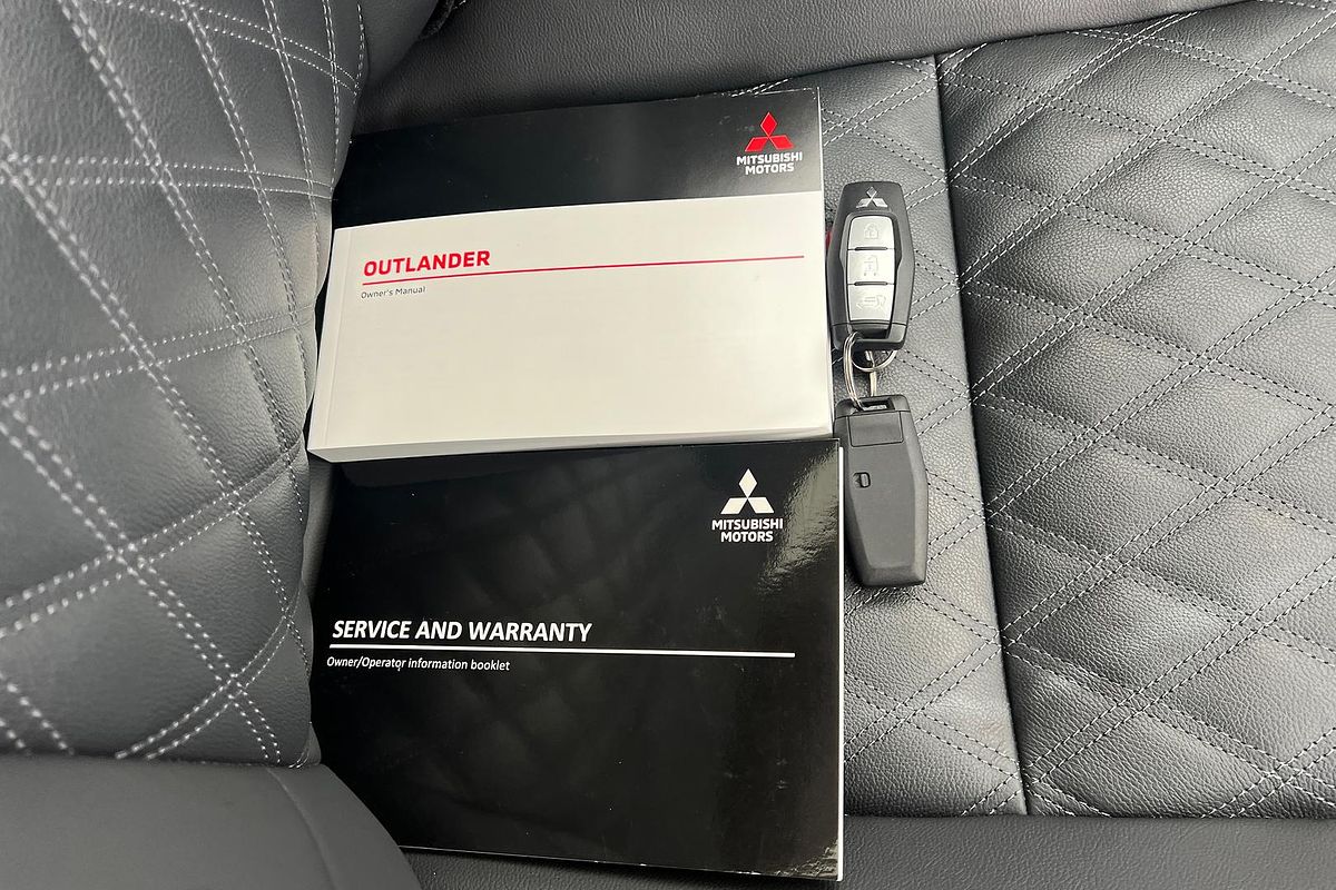 2024 Mitsubishi Outlander OUTLANDER EXCEED 7 SEAT (AWD) ZM4E46