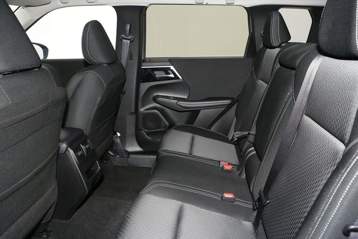 2025 Mitsubishi Outlander LS ZM