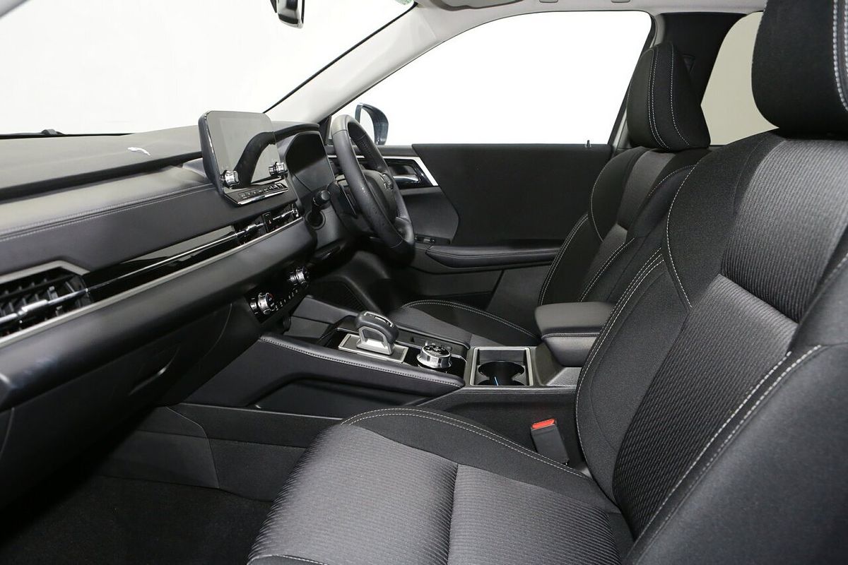 2025 Mitsubishi Outlander LS ZM