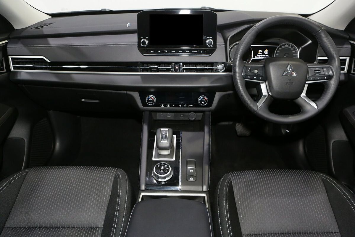 2025 Mitsubishi Outlander LS ZM