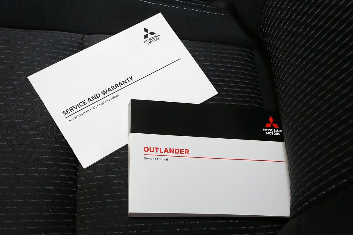 2025 Mitsubishi Outlander LS ZM