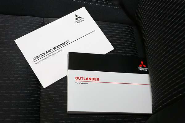 2025 Mitsubishi Outlander LS ZM