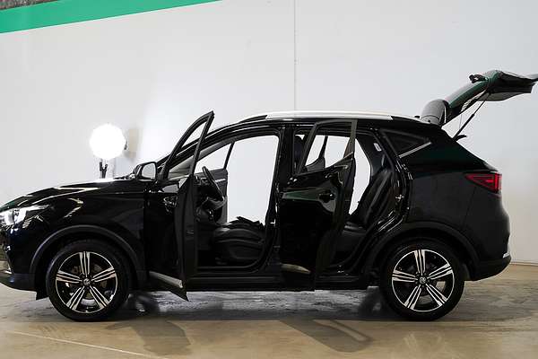 2021 MG ZS Essence AZS1