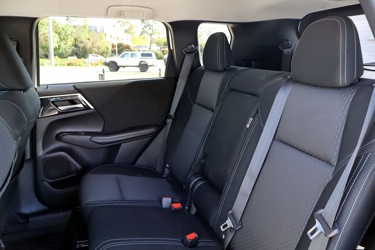 2024 Mitsubishi Outlander LS ZM