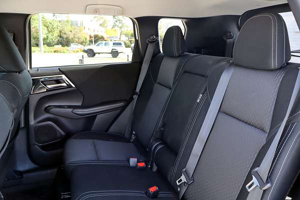 2024 Mitsubishi Outlander LS ZM