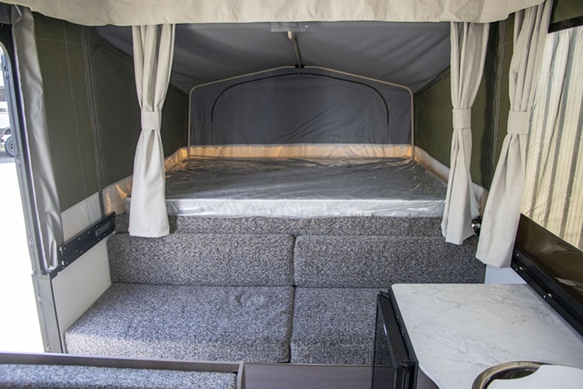 2025 Jayco LARK CAMPER OB.CP-MY25