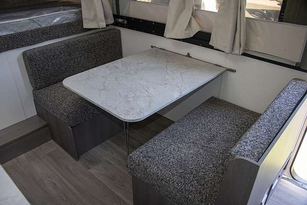 2025 Jayco LARK CAMPER OB.CP-MY25