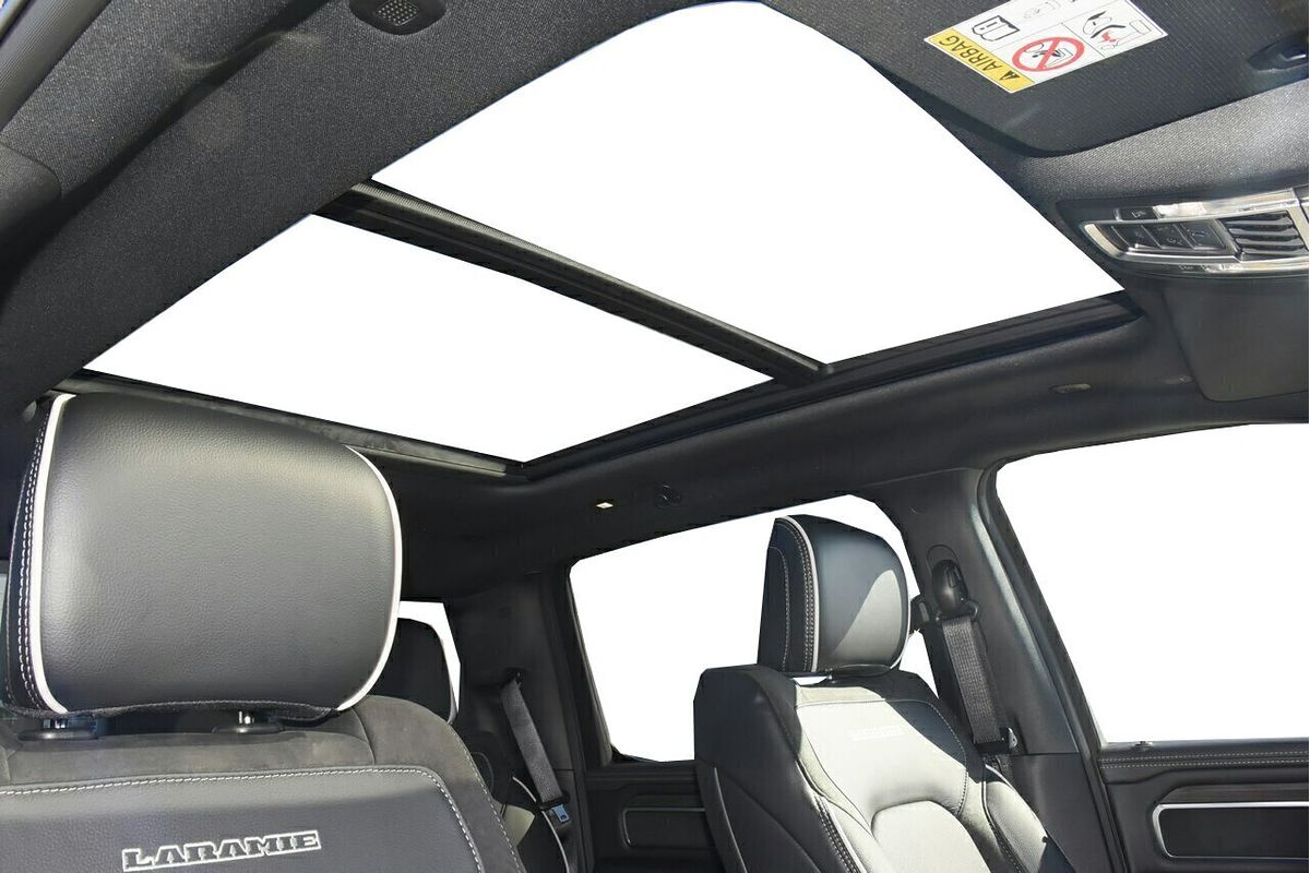 2025 RAM 1500 Laramie Sport Hurricane SO RamBox DT 4X4 SWB