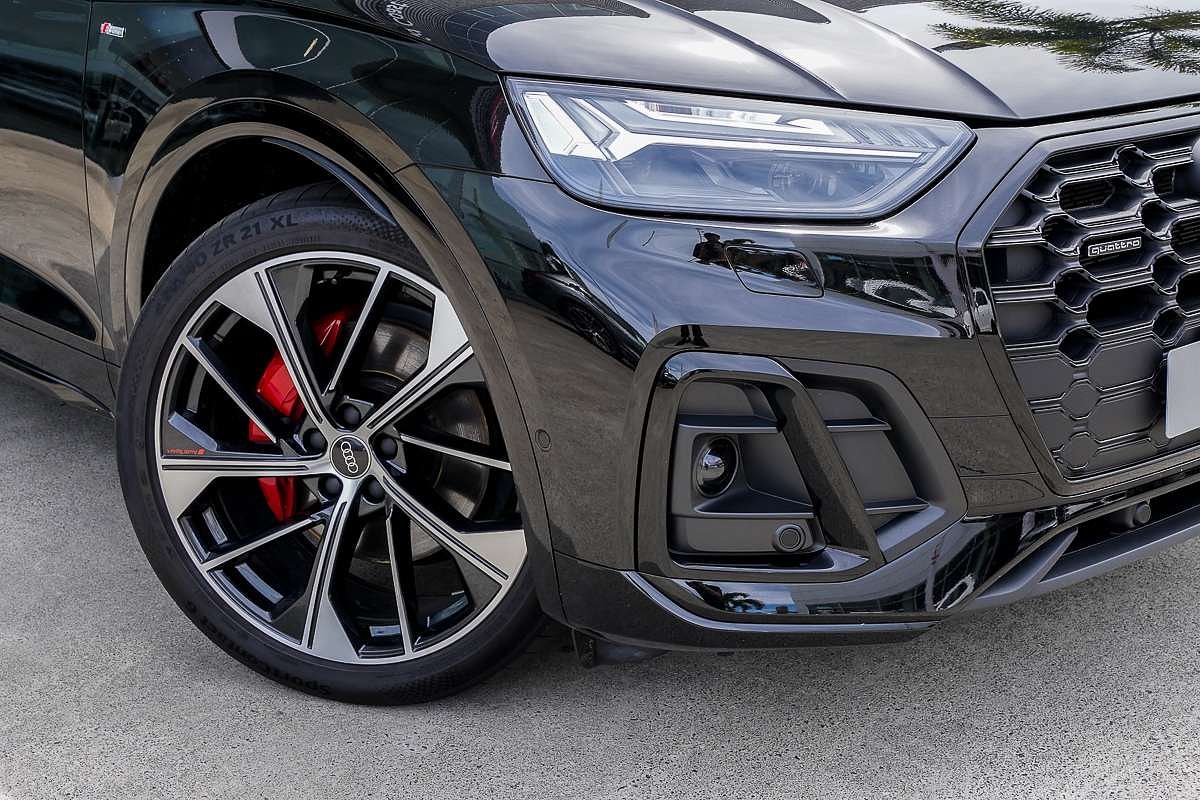 2024 Audi Q5 55 TFSI e S line FY