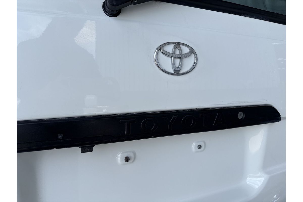 1998 Toyota Hiace Commuter RZH125R ELWB