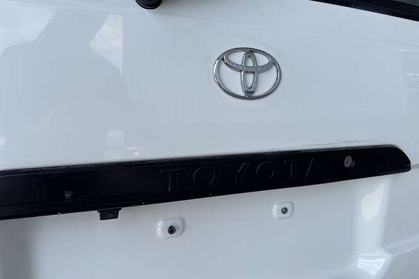 1998 Toyota Hiace Commuter RZH125R ELWB