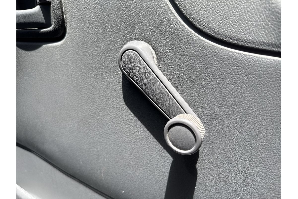 1998 Toyota Hiace Commuter RZH125R ELWB