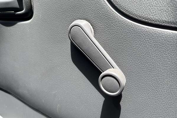 1998 Toyota Hiace Commuter RZH125R ELWB