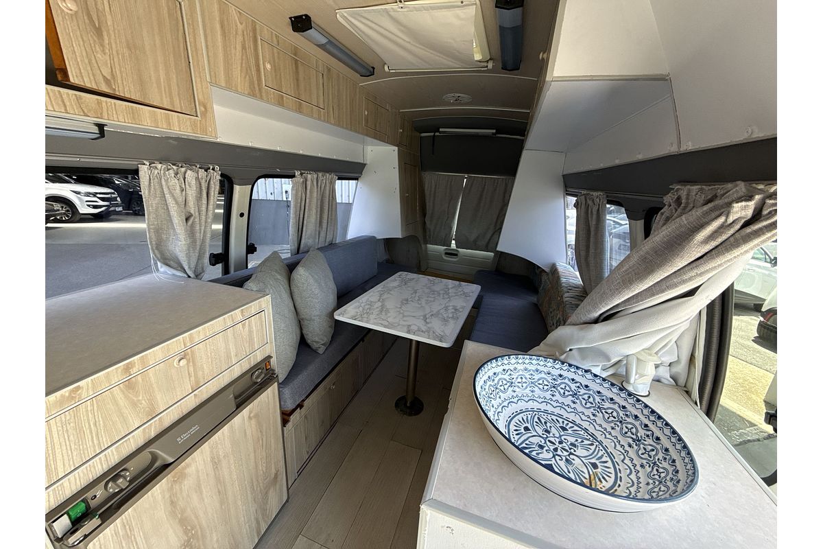 1998 Toyota Hiace Commuter RZH125R ELWB