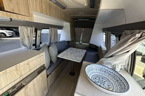 1998 Toyota Hiace Commuter RZH125R ELWB