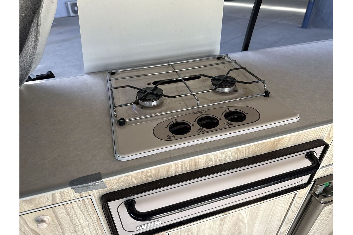 1998 Toyota Hiace Commuter RZH125R ELWB