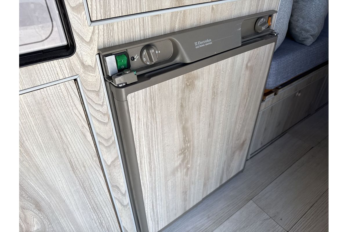 1998 Toyota Hiace Commuter RZH125R ELWB