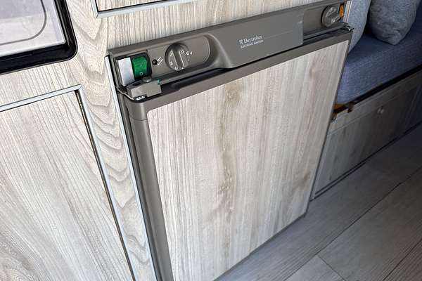 1998 Toyota Hiace Commuter RZH125R ELWB