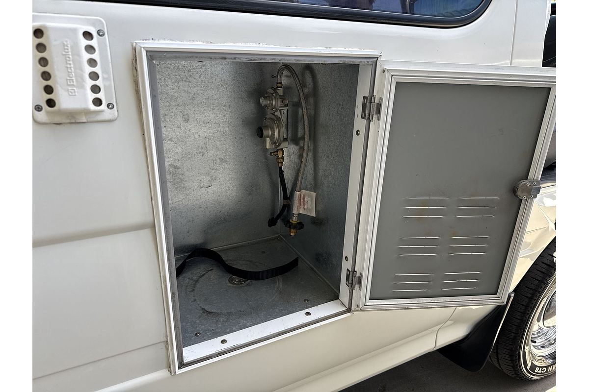 1998 Toyota Hiace Commuter RZH125R ELWB