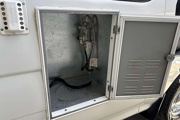 1998 Toyota Hiace Commuter RZH125R ELWB