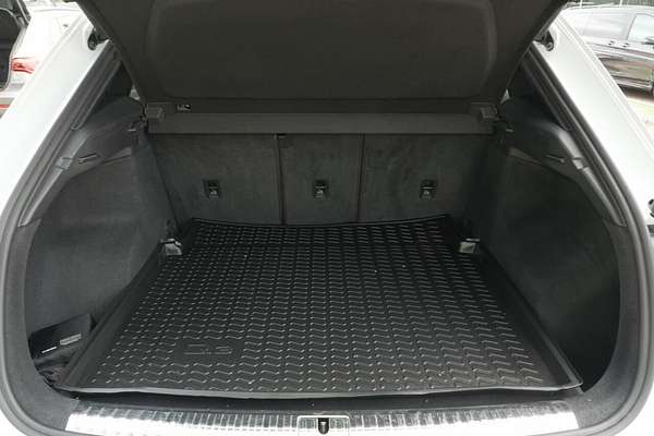 2020 Audi Q3 40 TFSI S line F3