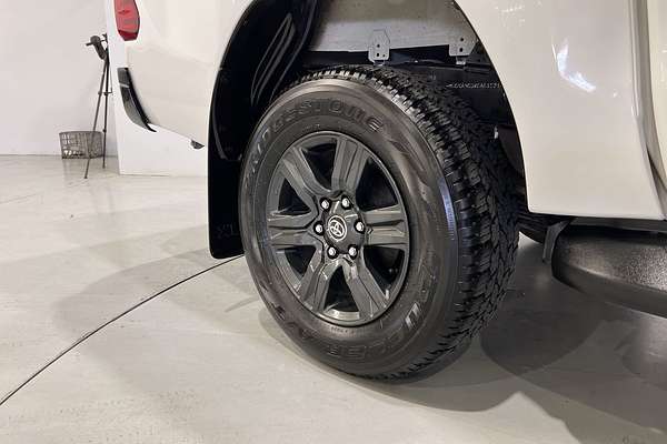 2024 Toyota Hilux SR GUN126R 4X4