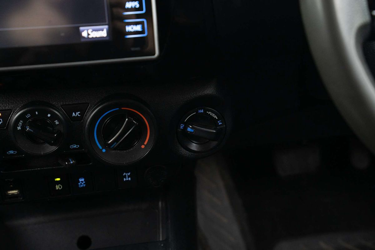 2016 Toyota Hilux SR GUN126R 4X4