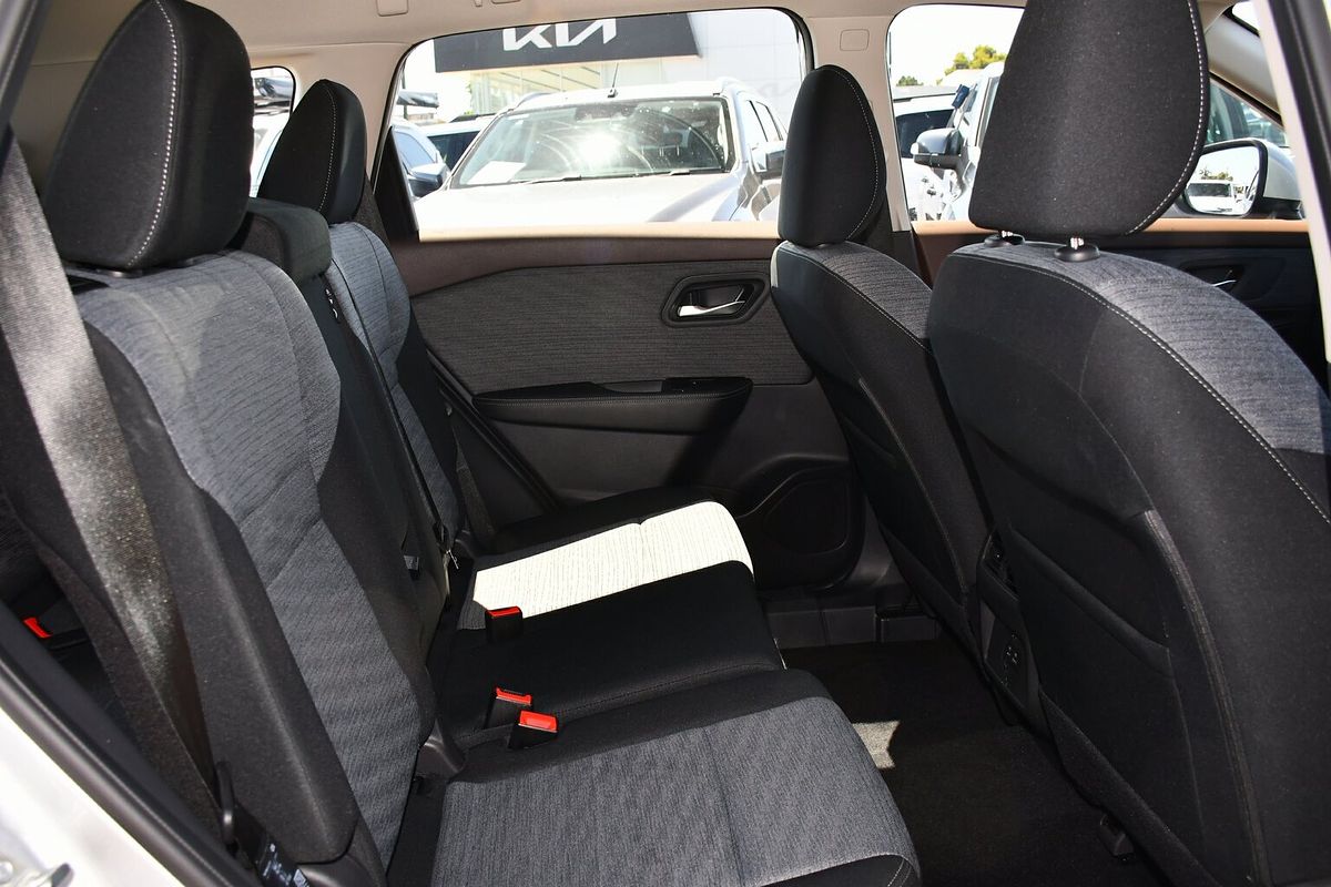 2024 Nissan X-TRAIL ST T33