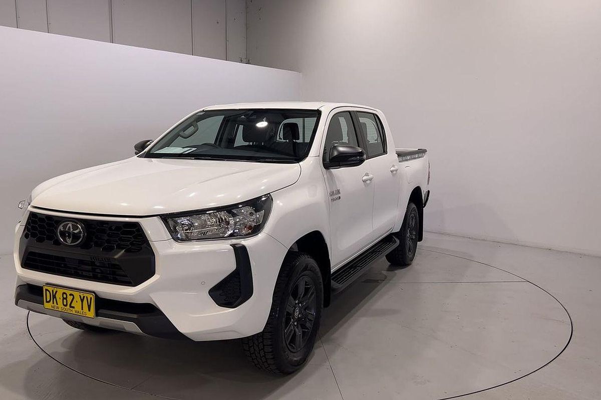2024 Toyota Hilux SR GUN126R 4X4