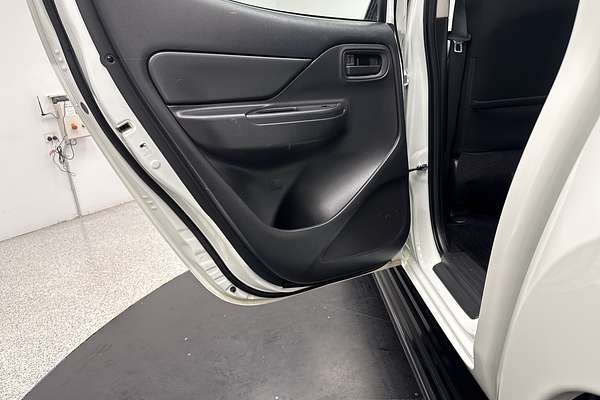 2023 Mitsubishi Triton GLX MR 4X4