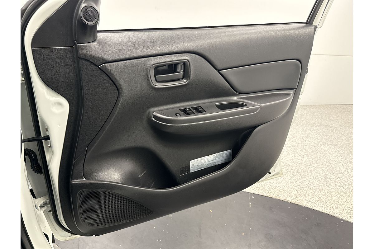 2023 Mitsubishi Triton GLX MR 4X4