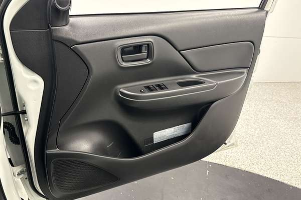 2023 Mitsubishi Triton GLX MR 4X4