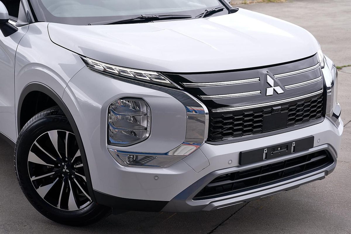 2025 Mitsubishi Outlander LS ZM